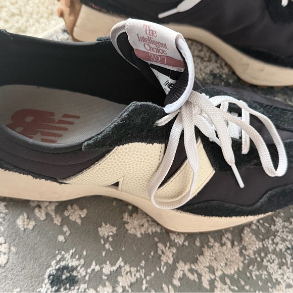 New Balance unisex Black and Cream Sneakers - Picture 4 of 8